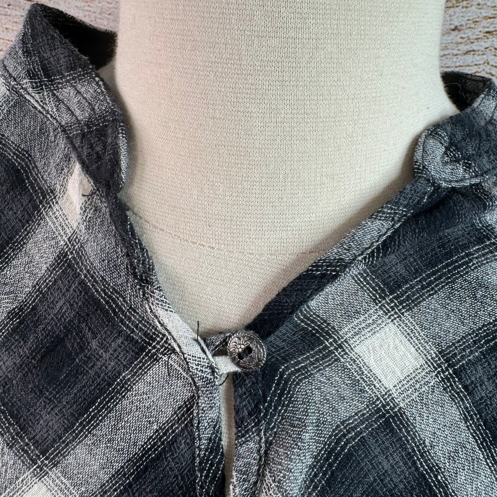 BLANK NYC Grey Black White Plaid Surplice Top Long Sleeves Size Extra Small - Picture 3 of 7